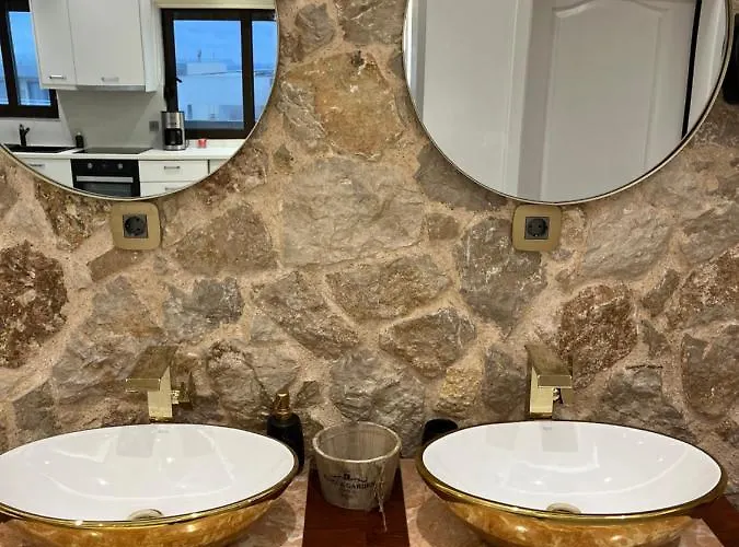 Daire 2-luxury Jacuzzi White By The Sea