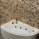 דירה 2-luxury Jacuzzi White By The Sea עיר רודוס