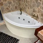 דירה 2-luxury Jacuzzi White By The Sea *