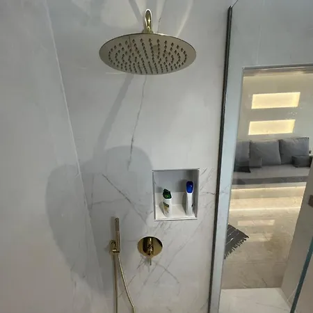 דירה 2-luxury Jacuzzi White By The Sea עיר רודוס